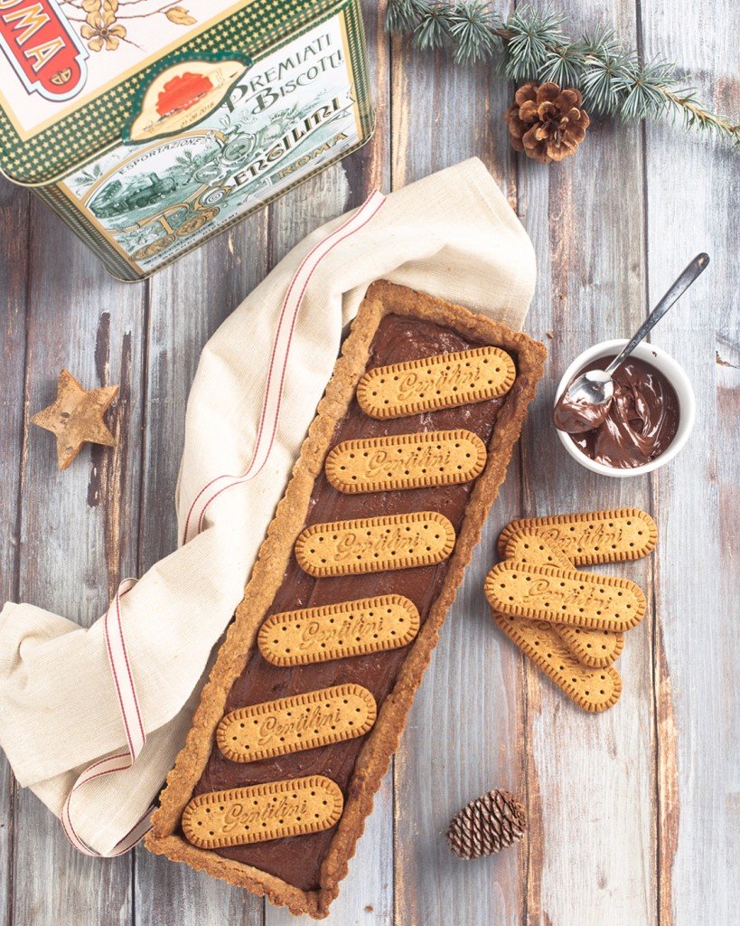 Crostata con crema di nocciole e biscotti Osvego 5 cereali Gentilini